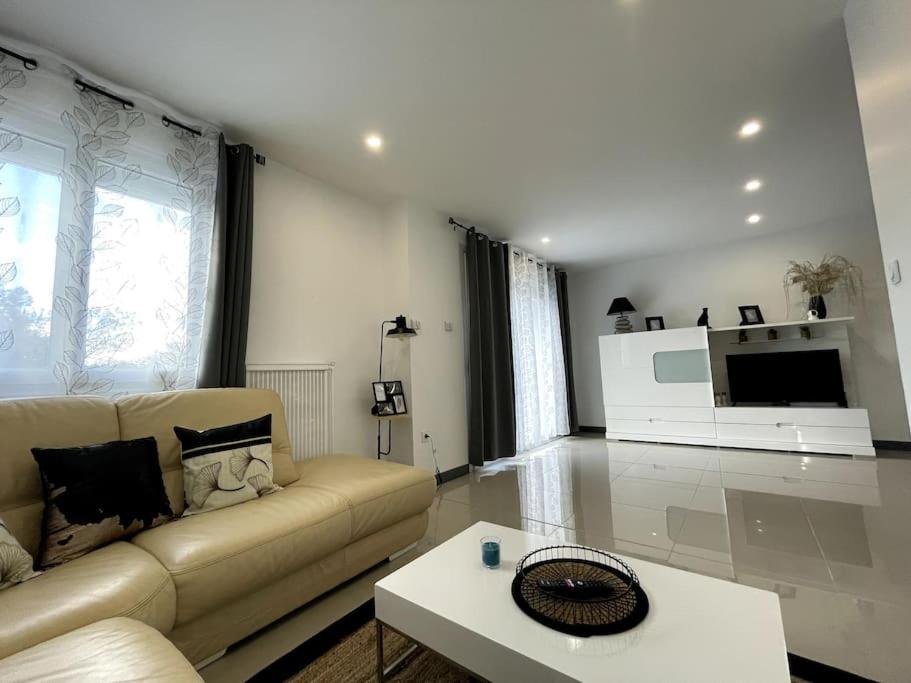 Appartement T4 Cosi: Tv Netflix Parking Montelimar Exterior photo
